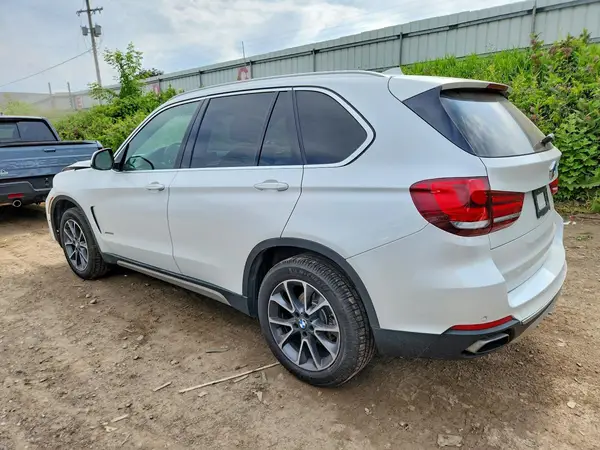 5UXKR0C59J0X85009 2018 BMW X5 - Image 2