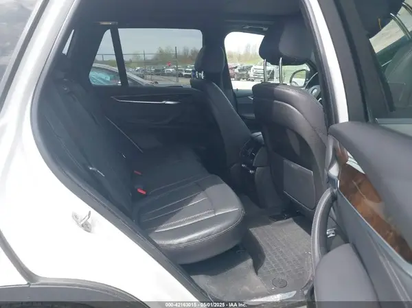 5UXKR0C59J0X94017 2018 BMW X5 - Image 8