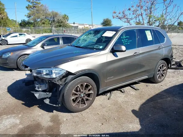 5UXKR0C5XH0U52215 2017 BMW X5 - Image 2