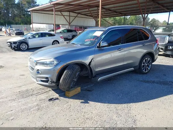 5UXKR0C5XH0U55650 2017 BMW X5 - Image 2