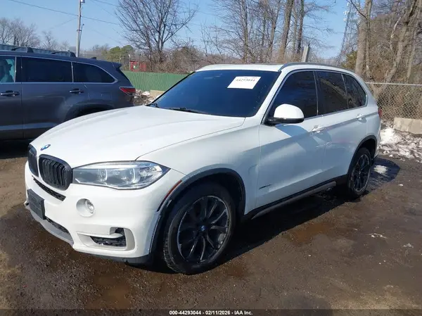 5UXKR0C5XJ0X86573 2018 BMW X5 - Image 2
