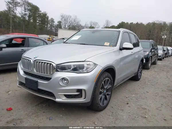 5UXKR0C5XJ0X87318 2018 BMW X5 - Image 2