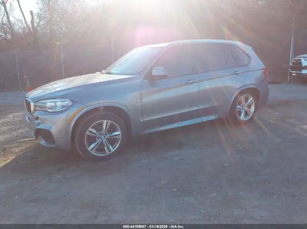 5UXKR0C5XJL070349 2018 BMW X5 - Image 2