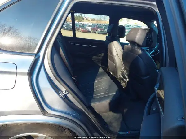 5UXKR0C5XJL070349 2018 BMW X5 - Image 8
