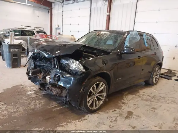 5UXKR0C5XJL071906 2018 BMW X5 - Image 2
