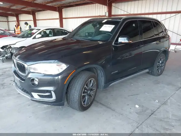 5UXKR0C5XJL074546 2018 BMW X5 - Image 2