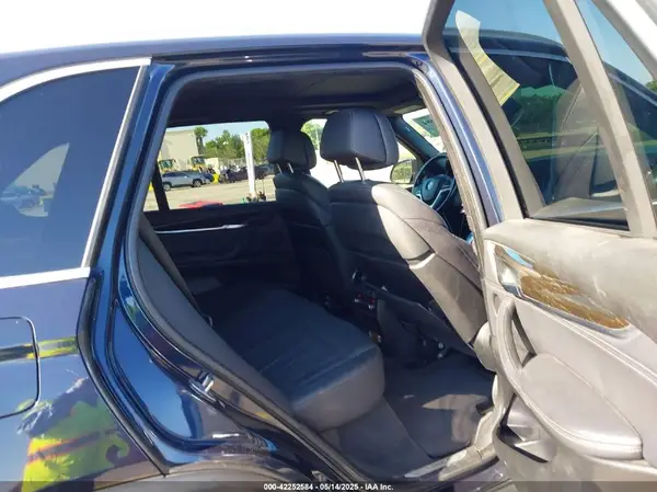 5UXKR2C35H0X05323 2017 BMW X5 - Image 8