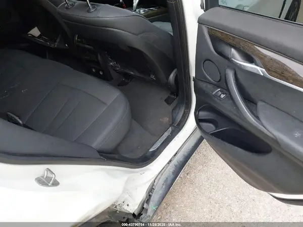 5UXKR2C35H0X06925 2017 BMW X5 - Image 8