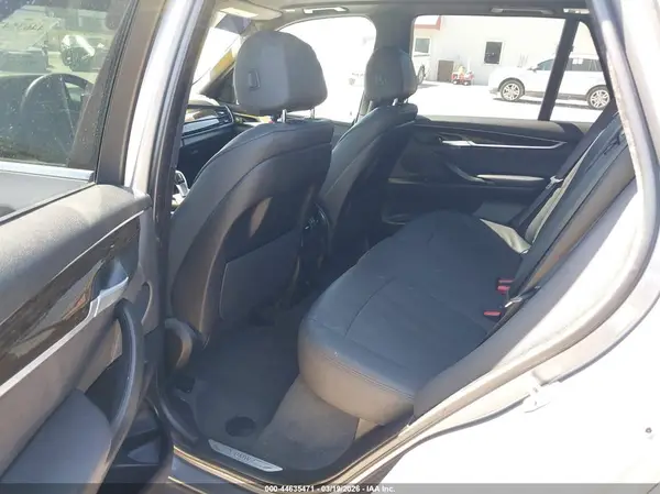 5UXKR2C37H0X06084 2017 BMW X5 - Image 8