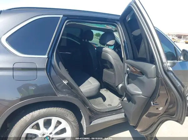 5UXKR2C52G0R72645 2016 BMW X5 - Image 8