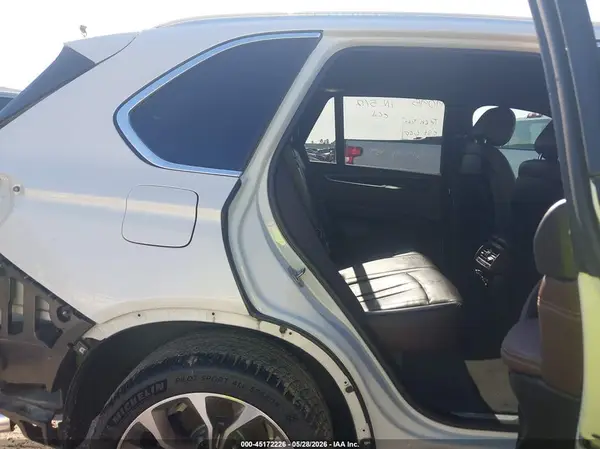 5UXKR2C52J0X09854 2018 BMW X5 - Image 8