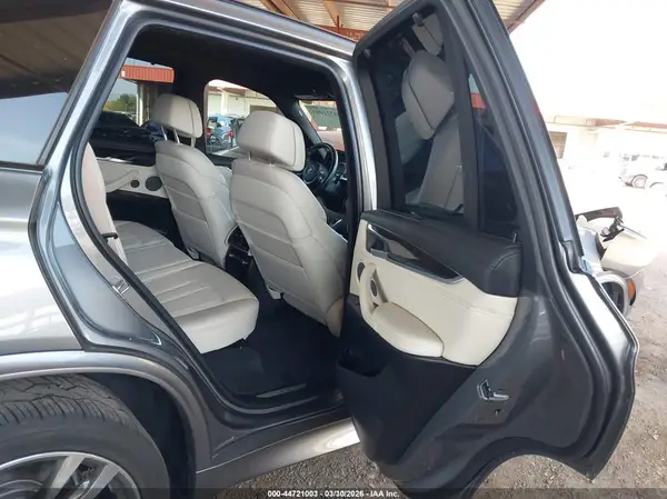 5UXKR2C52J0Z16325 2018 BMW X5 - Image 8