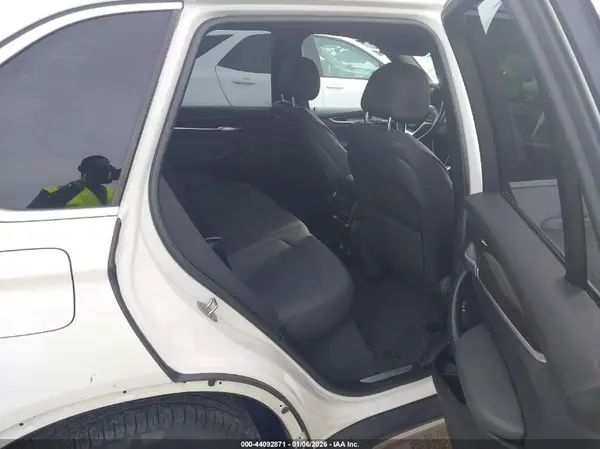 5UXKR2C53J0Z19136 2018 BMW X5 - Image 8