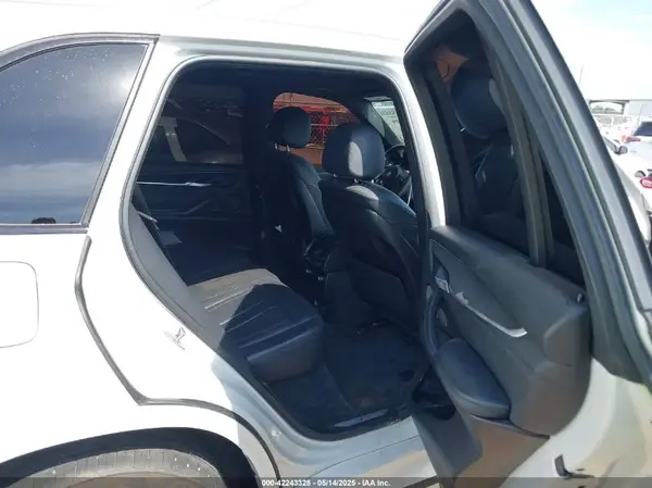 5UXKR2C54G0H43001 2016 BMW X5 - Image 8