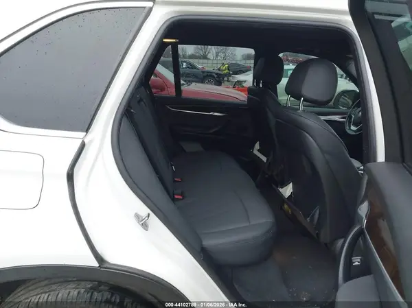 5UXKR2C56H0U21569 2017 BMW X5 - Image 8