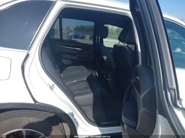 5UXKR2C56J0X08352 2018 BMW X5 - Image 8