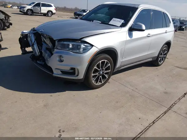 5UXKR2C57J0X08828 2018 BMW X5 - Image 2