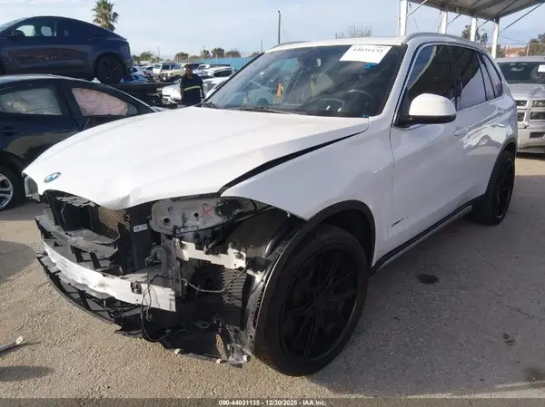 5UXKR2C57J0Z18698 2018 BMW X5 - Image 2