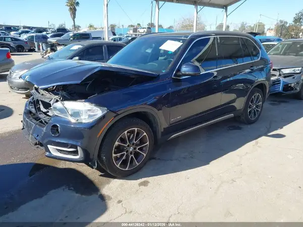 5UXKR2C59J0Z18864 2018 BMW X5 - Image 2