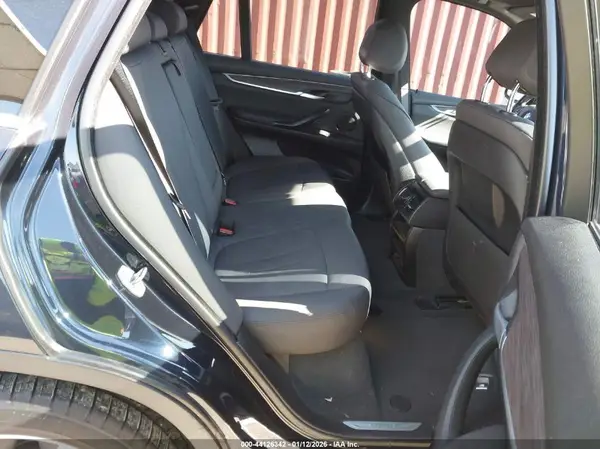 5UXKR2C59J0Z18864 2018 BMW X5 - Image 8