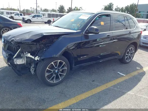5UXKR2C5XJ0Z14368 2018 BMW X5 - Image 2