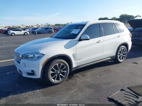 5UXKR2C5XJ0Z14998 2018 BMW X5 - Image 2