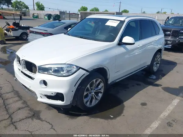 5UXKR2C5XJ0Z15973 2018 BMW X5 - Image 2