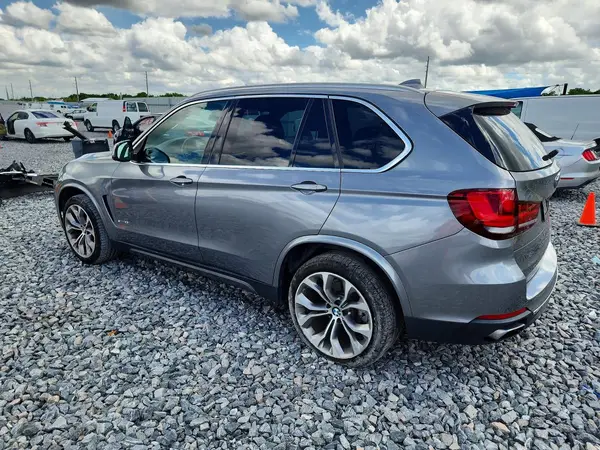 5UXKR2C5XJ0Z19800 2018 BMW X5 - Image 2