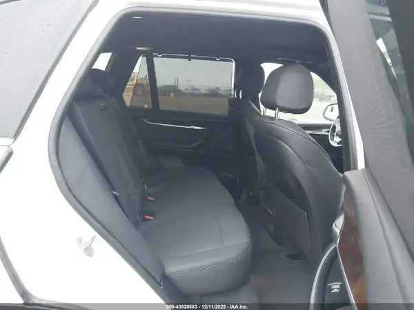 5UXKT0C32H0V97829 2017 BMW X5 - Image 8