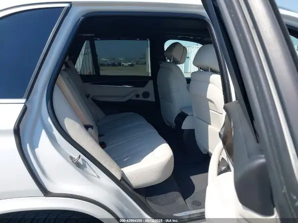 5UXKT0C3XH0V97593 2017 BMW X5 - Image 8