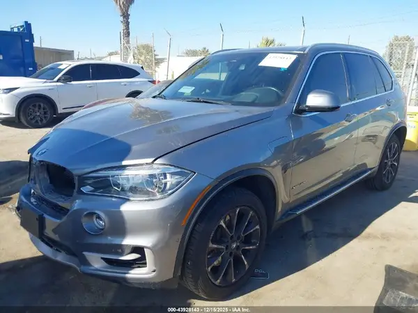 5UXKT0C51J0W01781 2018 BMW X5 - Image 2