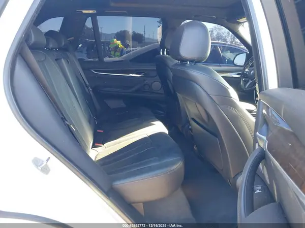 5UXKT0C51J0W03045 2018 BMW X5 - Image 8