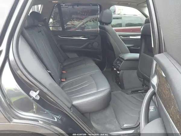 5UXKT0C56J0W03963 2018 BMW X5 - Image 8