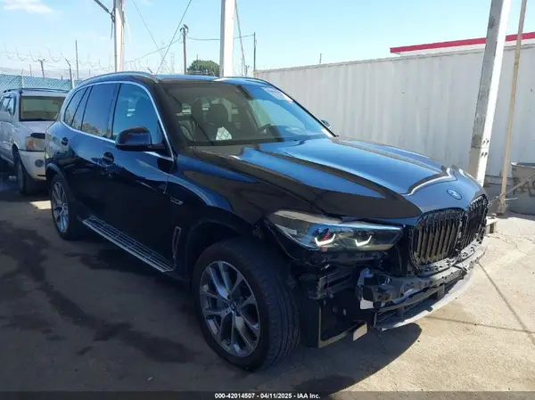 5UXTA6C01P9P71810 2023 BMW X5 - Image 1