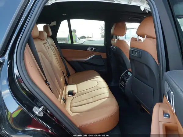 5UXTA6C05N9M49653 2022 BMW X5 - Image 8