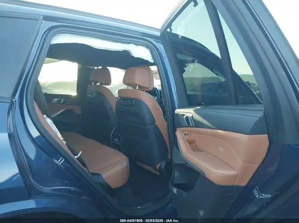 5UXTA6C08P9P51229 2023 BMW X5 - Image 8