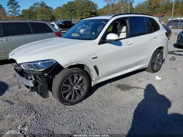 5UXTA6C0XN9J42401 2022 BMW X5 - Image 2