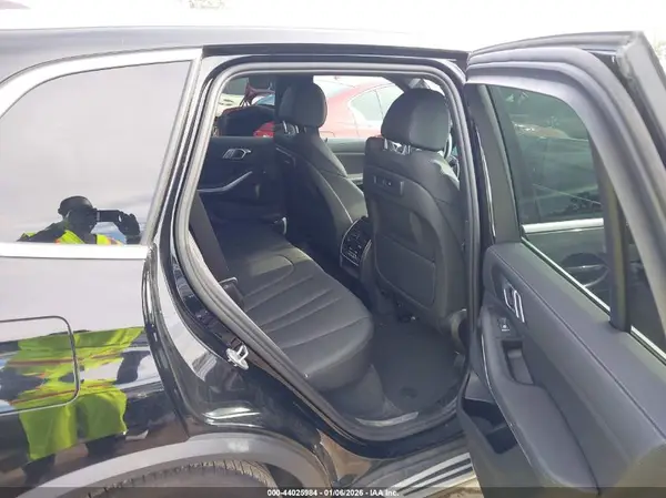5UXTA6C0XN9L68826 2022 BMW X5 - Image 8
