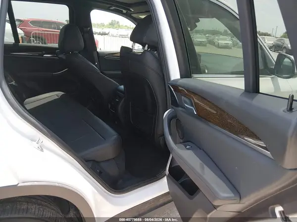 5UXTR7C50KLF30524 2019 BMW X3 - Image 8