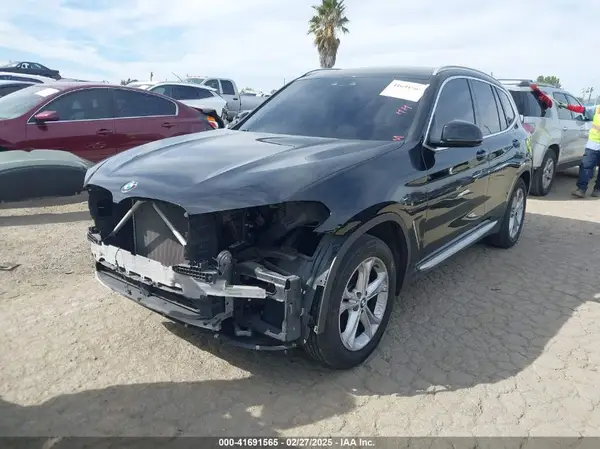5UXTR7C50KLR43623 2019 BMW X3 - Image 2