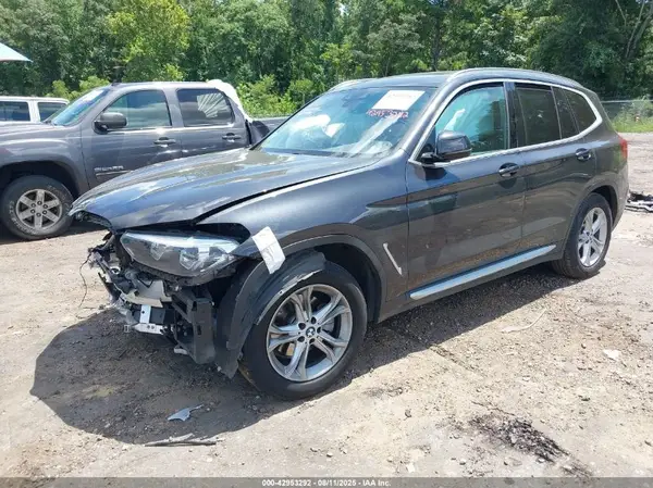 5UXTR7C50KLR48160 2019 BMW X3 - Image 2