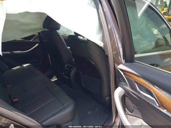 5UXTR7C50KLR48160 2019 BMW X3 - Image 8