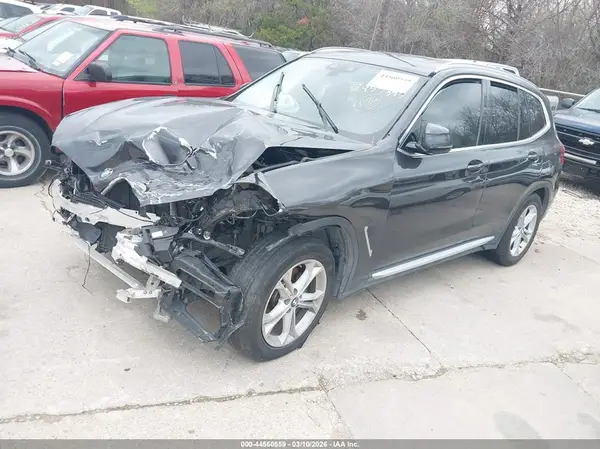 5UXTR7C50KLR52760 2019 BMW X3 - Image 2