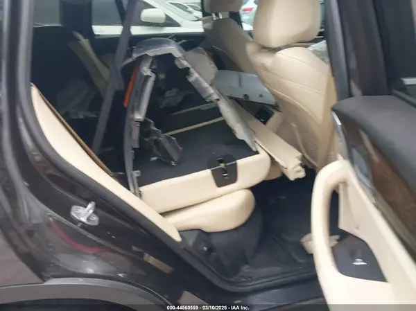 5UXTR7C50KLR52760 2019 BMW X3 - Image 8
