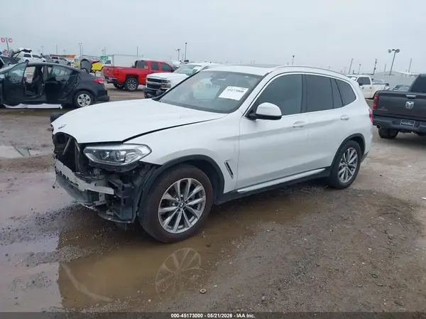 5UXTR7C51KLE88977 2019 BMW X3 - Image 2