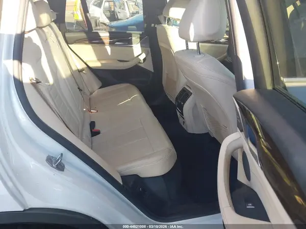 5UXTR7C51KLE98196 2019 BMW X3 - Image 8
