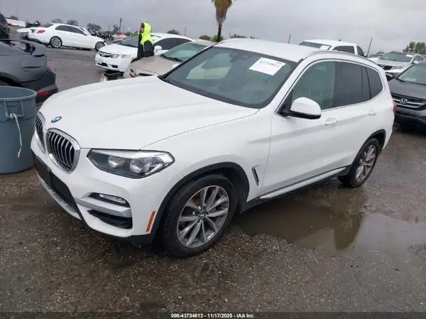 5UXTR7C51KLF35960 2019 BMW X3 - Image 2