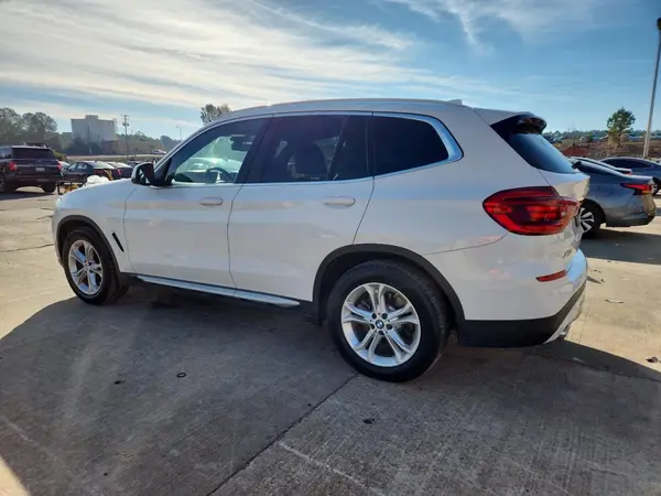 5UXTR7C51KLR44117 2019 BMW X3 - Image 2