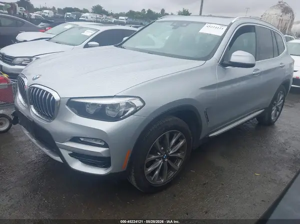 5UXTR7C51KLR44960 2019 BMW X3 - Image 2