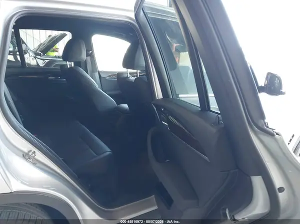 5UXTR7C51KLR51147 2019 BMW X3 - Image 8